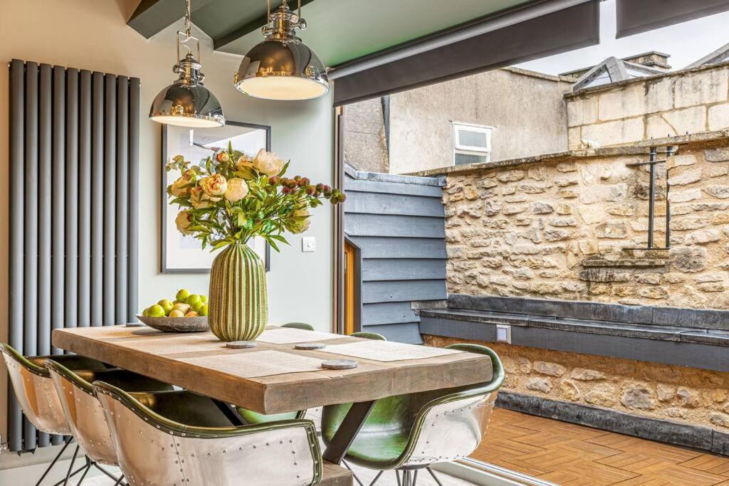Style & Opulence In Georgian Chapel W Parking Apartment Бат Екстериор снимка