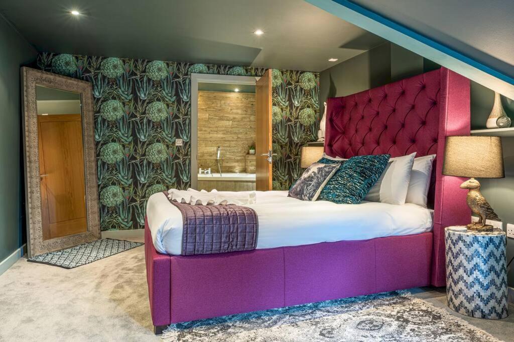 Style & Opulence In Georgian Chapel W Parking Apartment Бат Екстериор снимка
