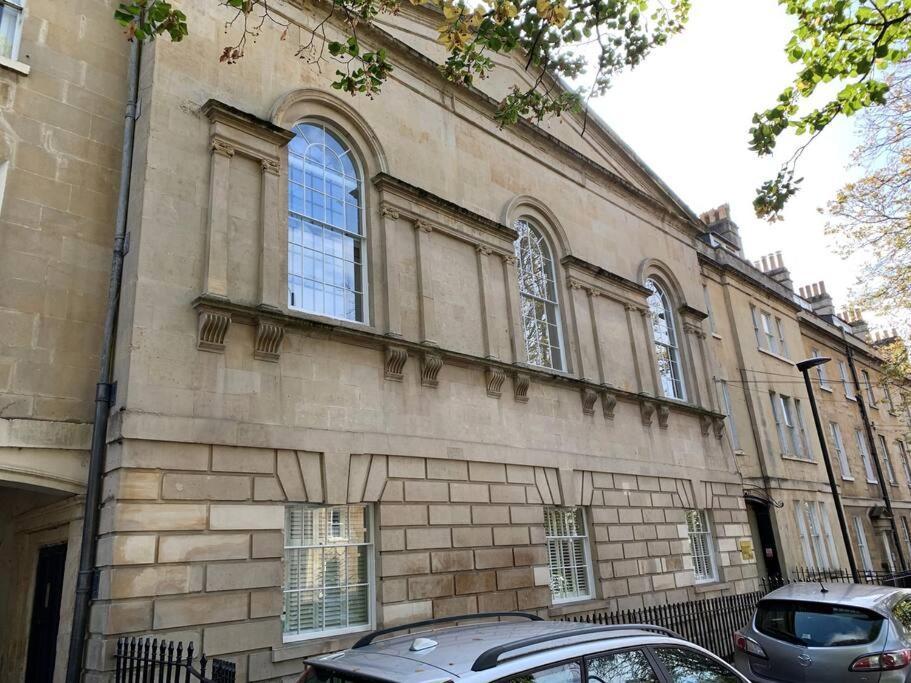 Style & Opulence In Georgian Chapel W Parking Apartment Бат Екстериор снимка