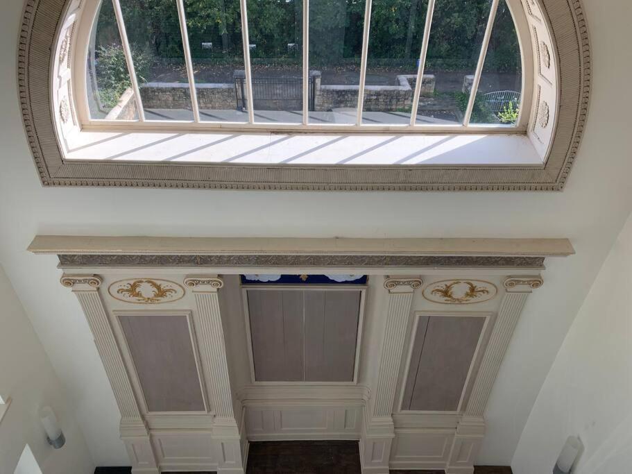 Style & Opulence In Georgian Chapel W Parking Apartment Бат Екстериор снимка