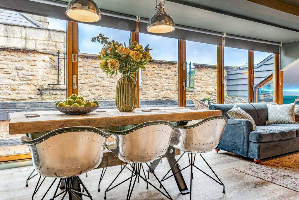 Style & Opulence In Georgian Chapel W Parking Apartment Бат Екстериор снимка